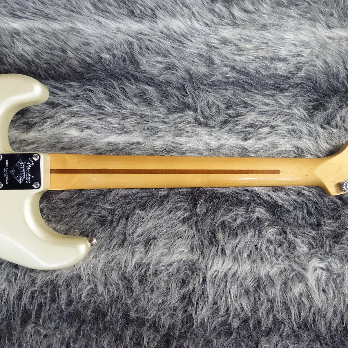 60TH ANNIVERSARY STANDARD STRATOCASTER Blizzard Pearl Fender