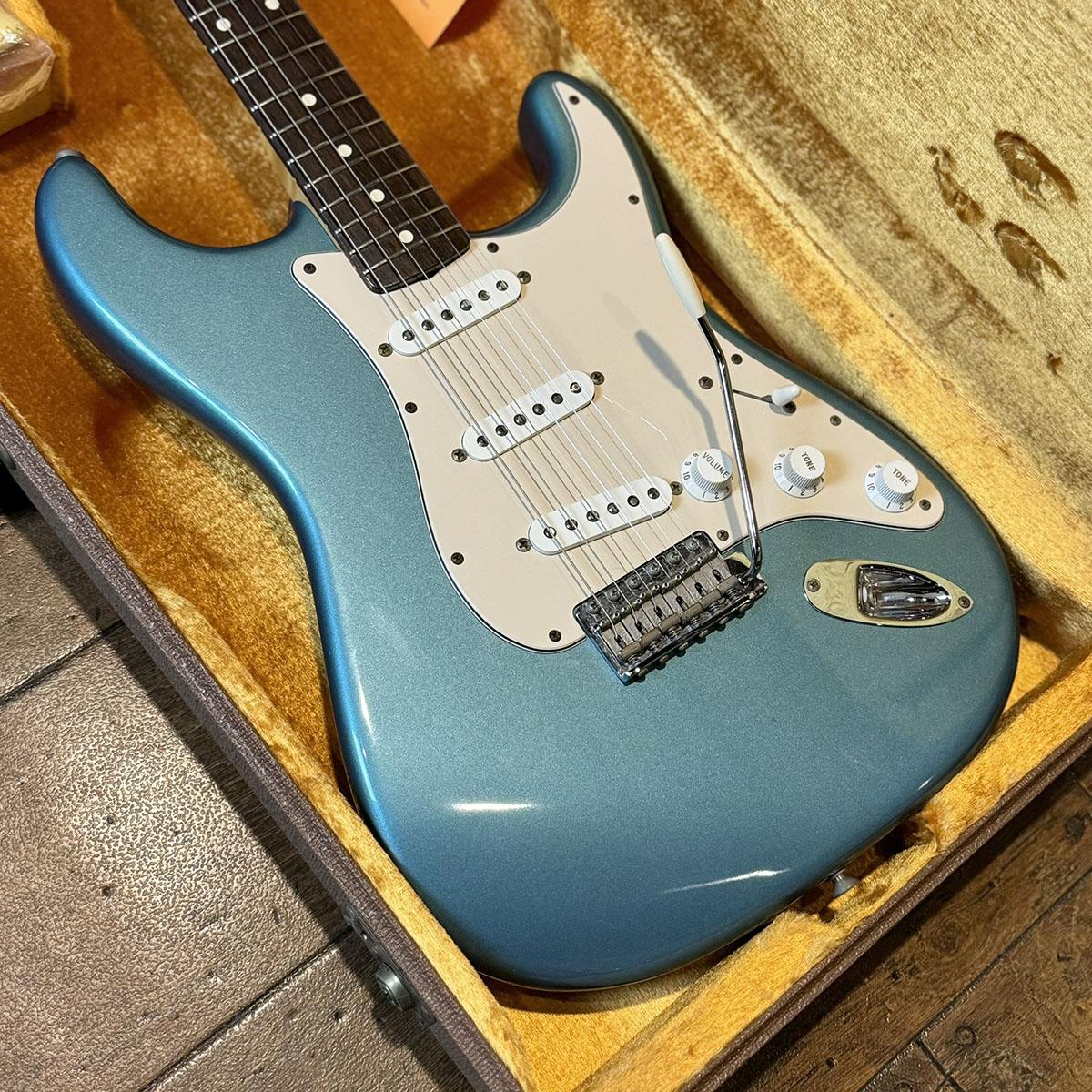 American Vintage 62 Stratocaster Thin Lacquer Lake Placid Blue
