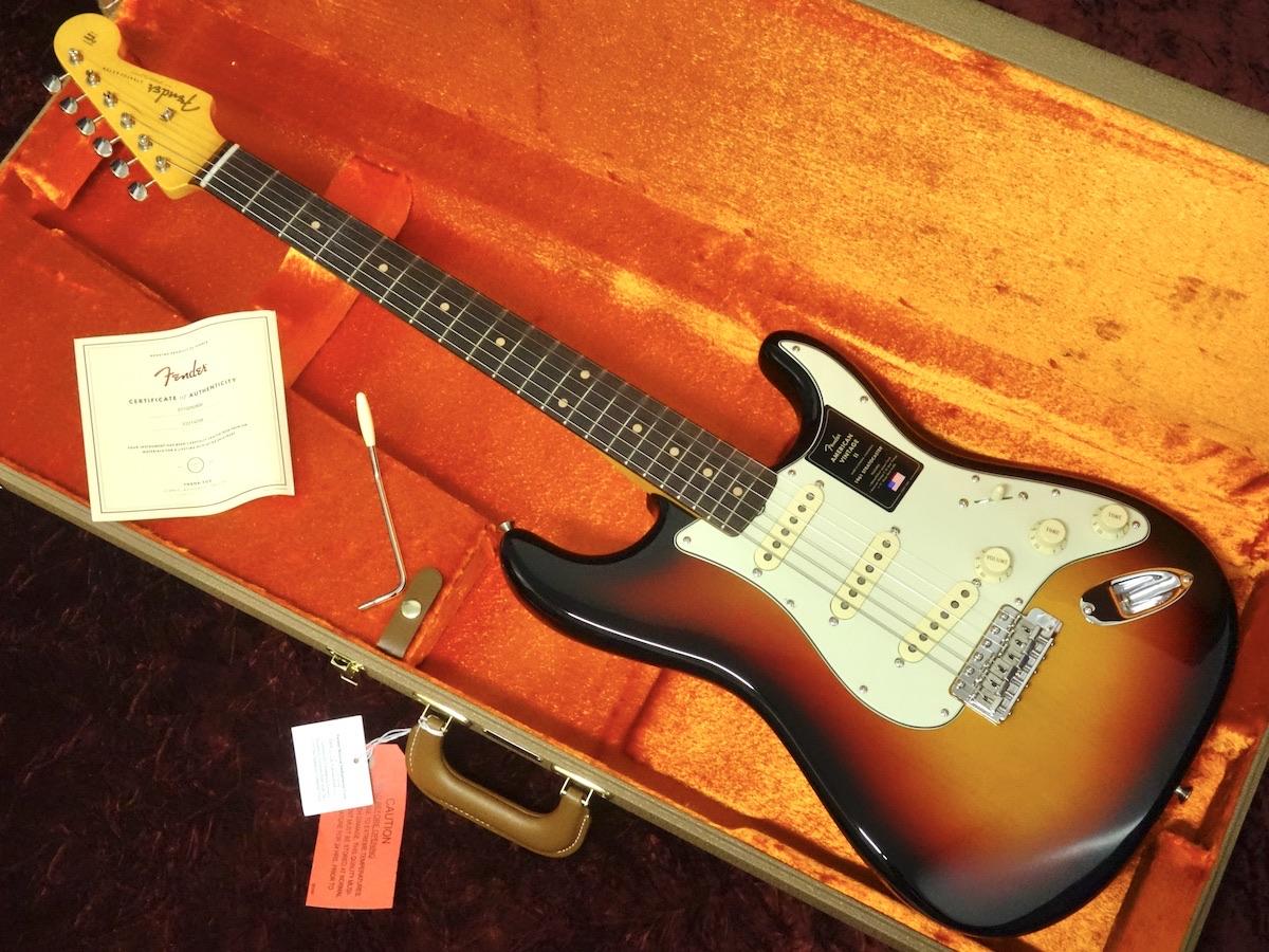 Fender USA American Vintage II 1961 Stratocaster 3-Color Sunburst ...