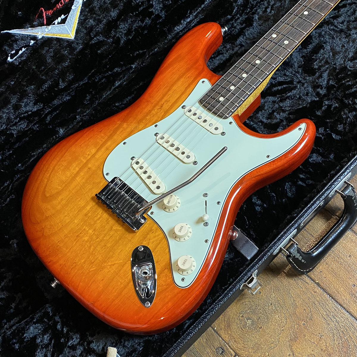 Fender Custom Shop Custom Deluxe Stratocaster Aged Cherry Sunburst